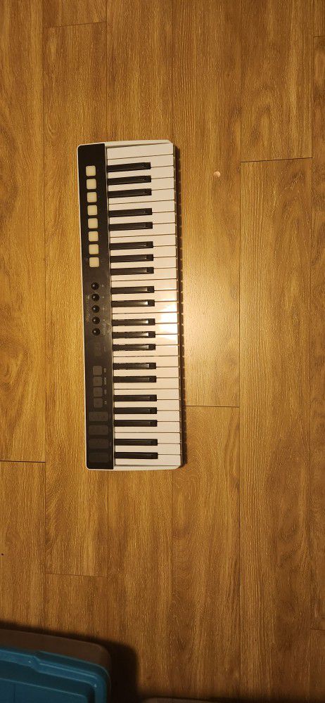Electric Piano Keyboard  -UNUSED NO WEAR - For begginers and Producers. 