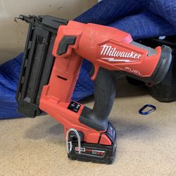 Milwaukee M18 FUEL 18-Volt Lithium-Ion Brushless (2746-20) Cordless 18-Gauge Brad Nailer With Battery