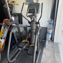 Matrix elliptical A30 - EXCELLENT CONDITION