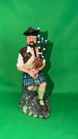 Vintage Scottish Piper Figurine by Royal Doulton [Original]