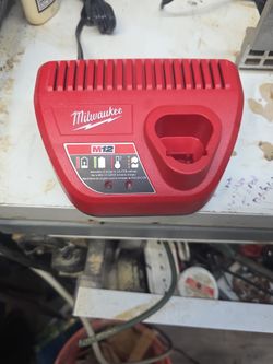 Milwaukee M12 Charger 