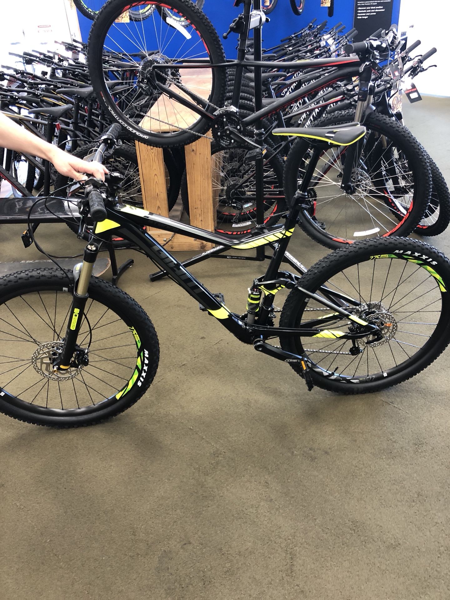 2018 Giant stance 2 mountain bike 27.5 for Sale in San Jose CA OfferUp
