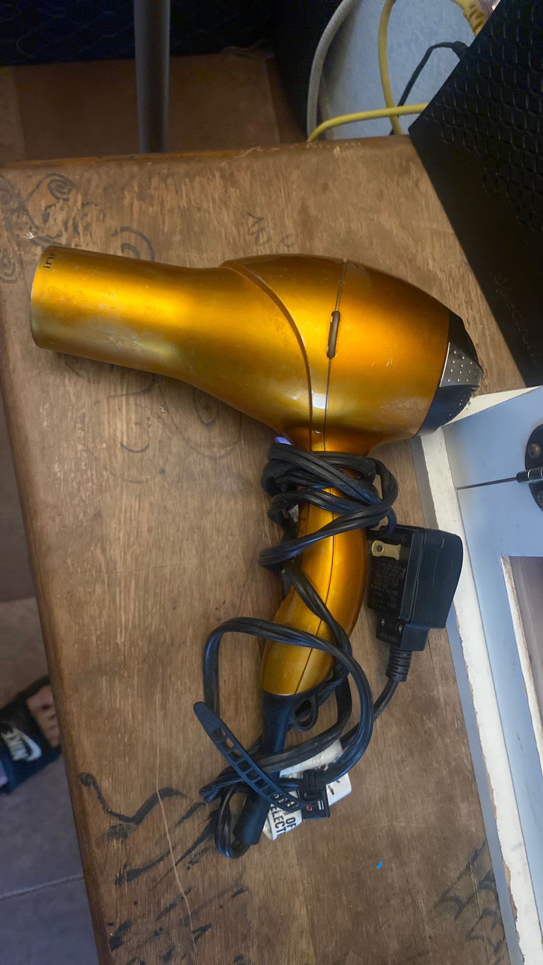 Infinity conair Orange π Blow dryer