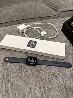 Apple Watch SE (2nd Gen) 44mm