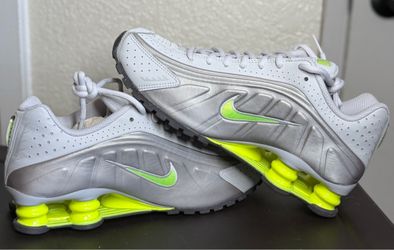 Nike Shox R4 Silver Volt Sneakers 6youth/ 7.5Womens
