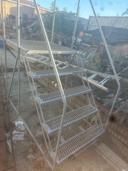 Rolling ladders