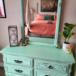 Vintage 6 drawer solid wood dresser with mirror 