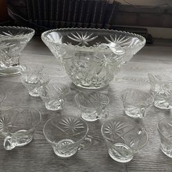 Beautiful Glass Punch Bowl With 12 Cups