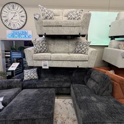 Sectional / Sofa & Loveseat 