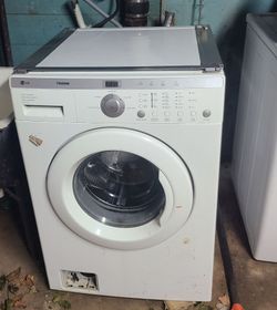 Washer & Dryer Stackable LG Set (Includes Stacking Kit!)