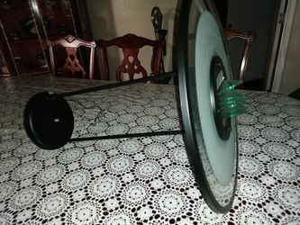 Like new pair of pendant lights very beautiful