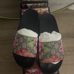 Gucci Black and Pink Floral Sandals