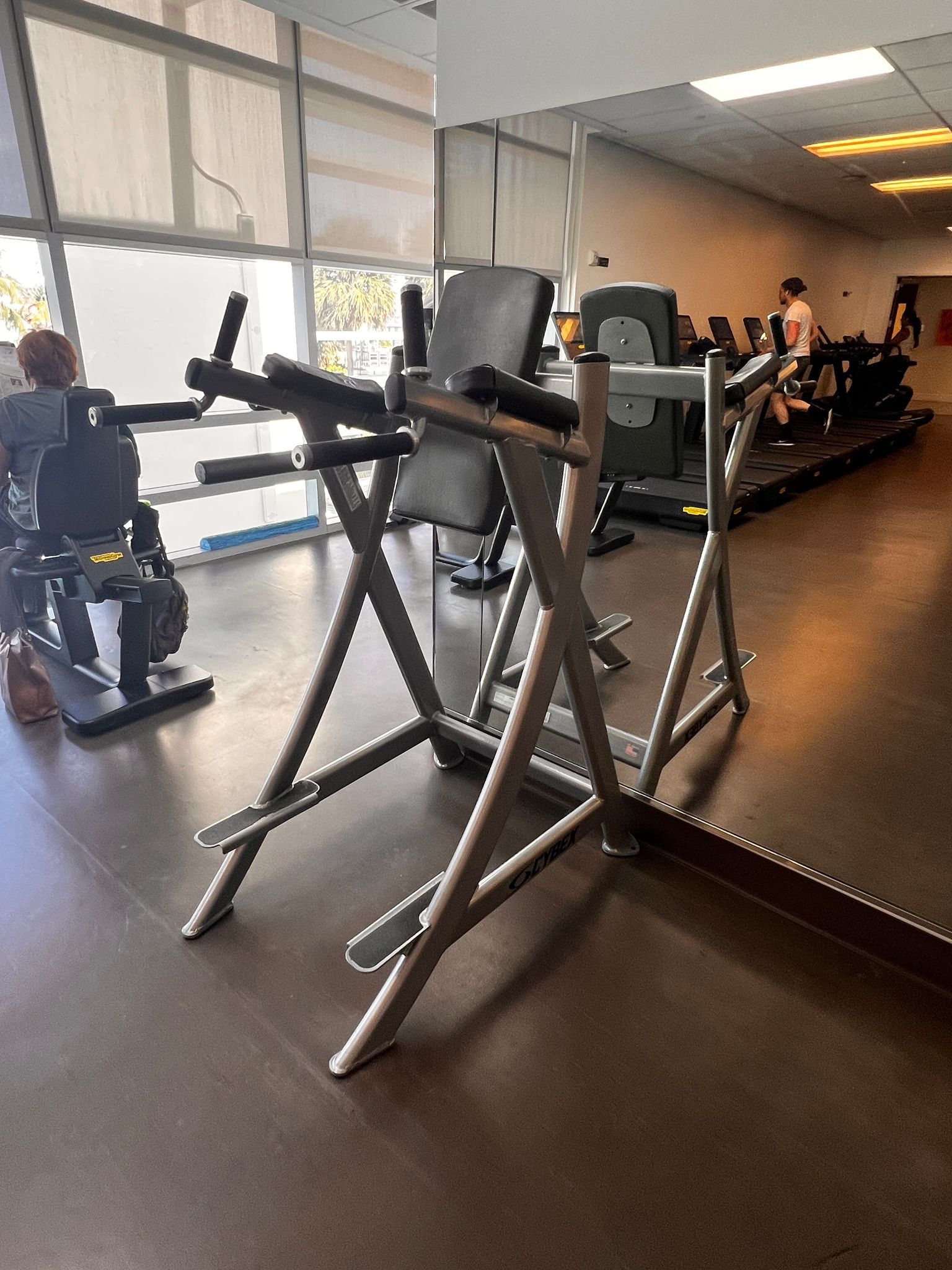 Cybex Vertical Knee Raise in Great Condition. Commercial Gym Equipment.