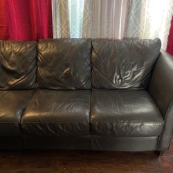 Leather Sofa Good Condition Just Need To Clean ,sofa De Piel En Buena Condición Solo Necesita Limpiarse