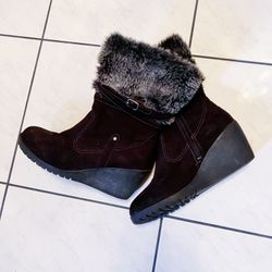 LIKE NEW Wedge Black Faux Fur Booties 