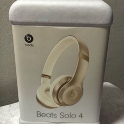 beats Solo 4  Headphones Brand New  (gold )
