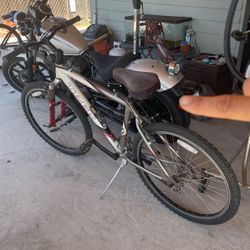 Trek 4300 Alpha 26” 24 Speed 