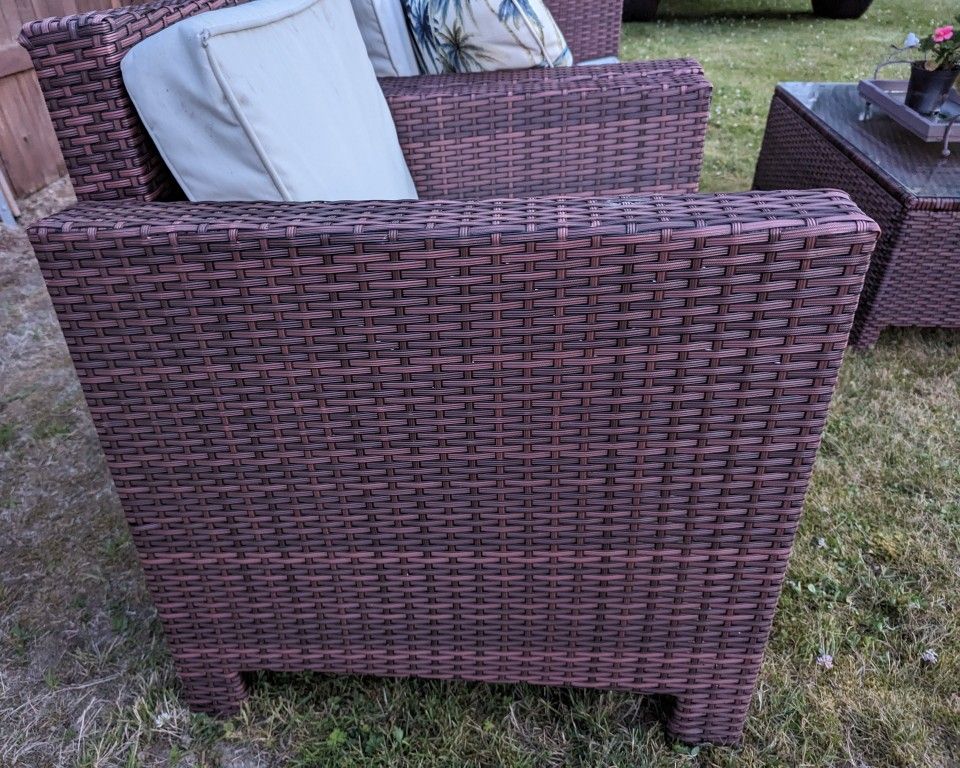 Outdoor Wicker 4 Piece Patio Set for Sale in Lynnwood, WA OfferUp