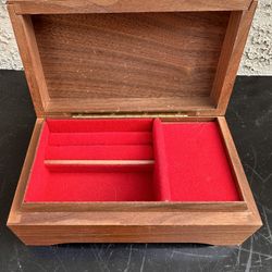 Reuge Swiss musical movement box