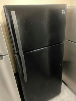 Kenmore Top Mount Refrigerator - Black, Well-Maintained, Adjustable Shelves
