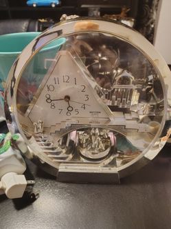 Rhythm Quartz  Motion Mantel Clock