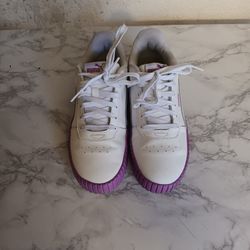 Woman's Pumas