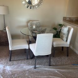 Table like new 