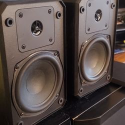 Boston Acoustics HD5v – Small Bookshelf Speakers, Big Detail for Budget Systems