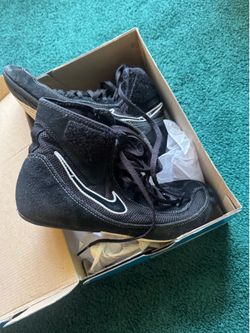 Wrestling shoes