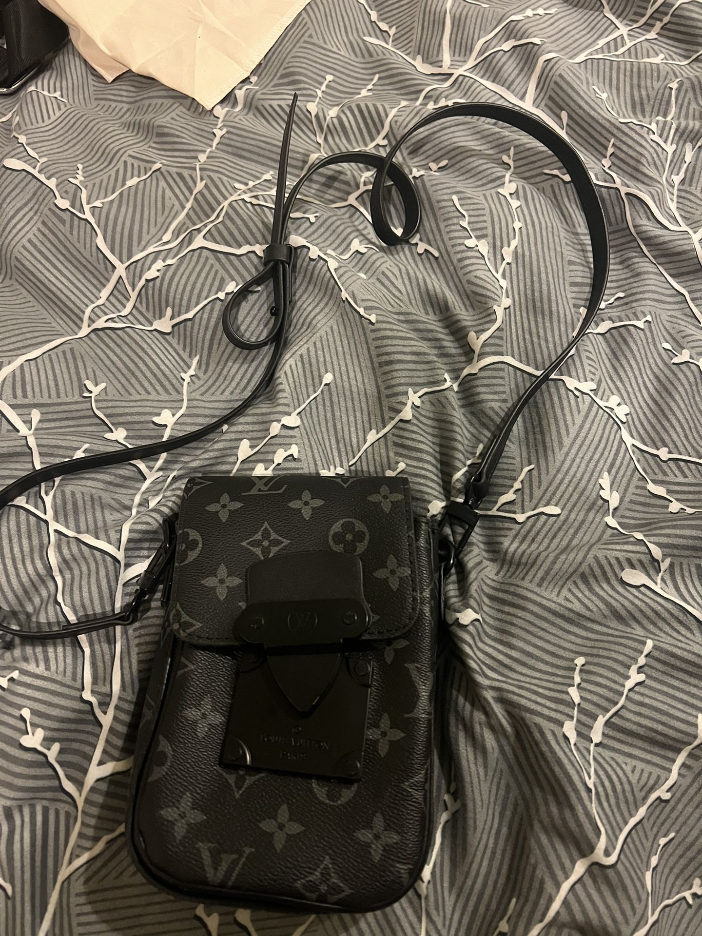 Louis Vuitton Carrying Bag Replica for Sale in Bowie, MD - OfferUp