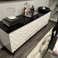 78” Votice Sideboard/Hutch White And Black