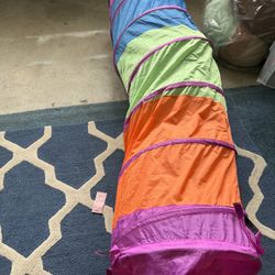 Kids play Tunnel
