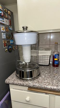 Zero water glass dispenser