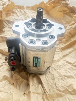 Sauer Danfoss Hydraulic Pump Motor Fan Drive W/Valve (contact info removed)34160 121.25.040.0c
