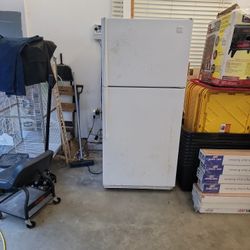 REFRIGERATOR / FREEZER