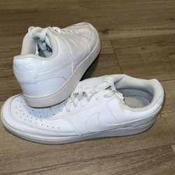 Nike Men’s White  Vision Court Shoes CD 5463-100  sz 14