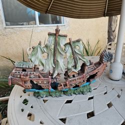 Large Aquarium Ship Wreck 