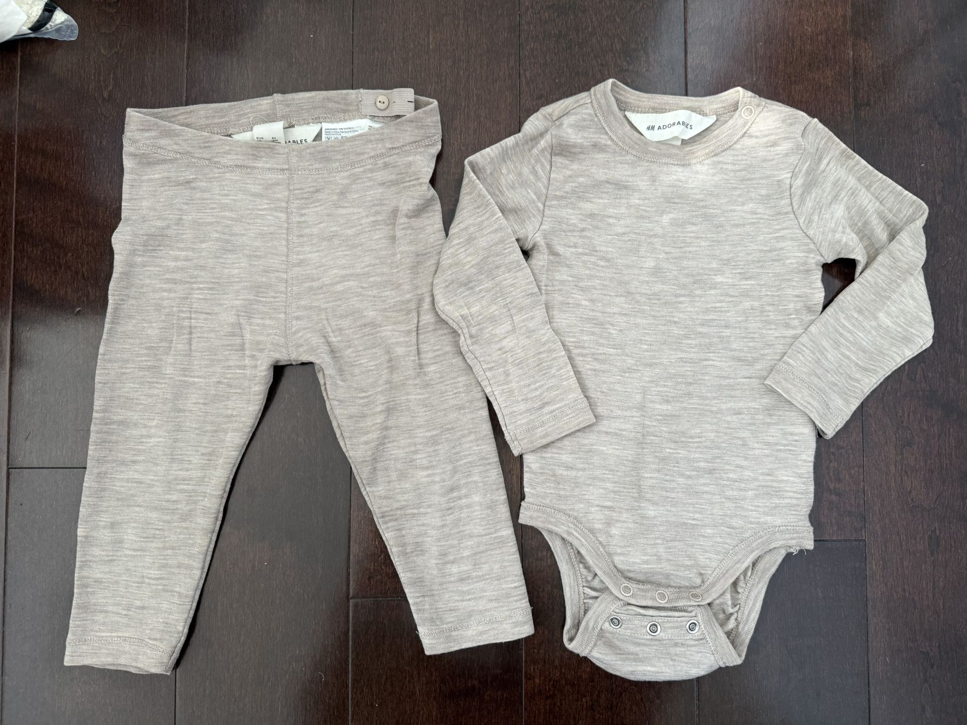 H&M Adorables 100% Wool Jersey Set, Bodysuit And Leggings, 12-18 Months, Beige