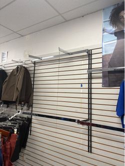 Retail clothing wall unit