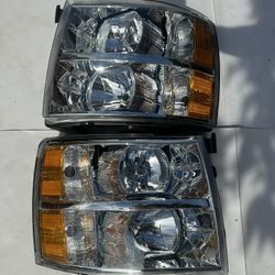 Chevy Silverado 1500/2500/3500 Headlight Year 2007-2013