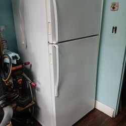 Whirlpool Refrigerator- PU In Canyon Country 