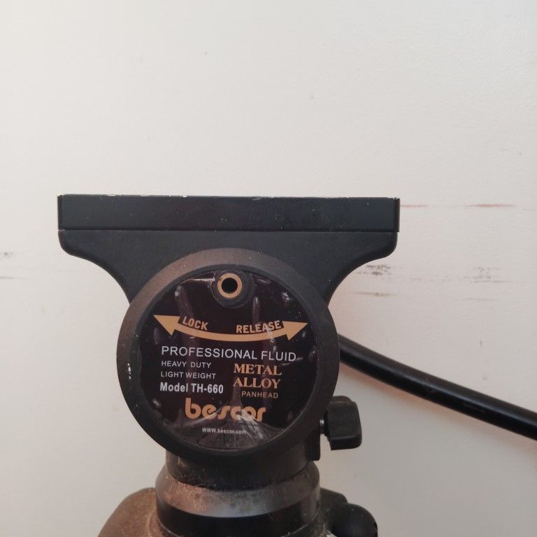 Bescor Tripod TH-660