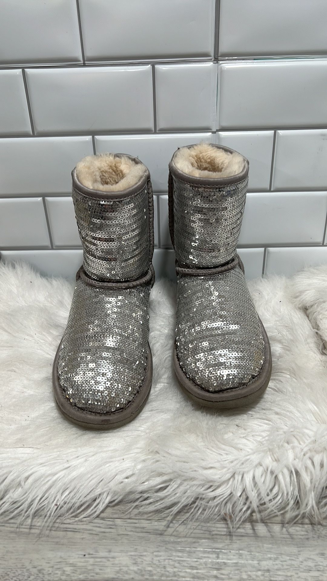 UGG Girl's Classic Short silver Sequin Sparkle Boots Shoes size 3