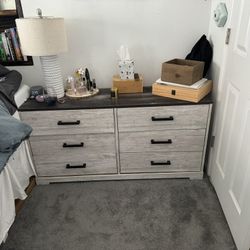 Ashley Dresser/Nightstand