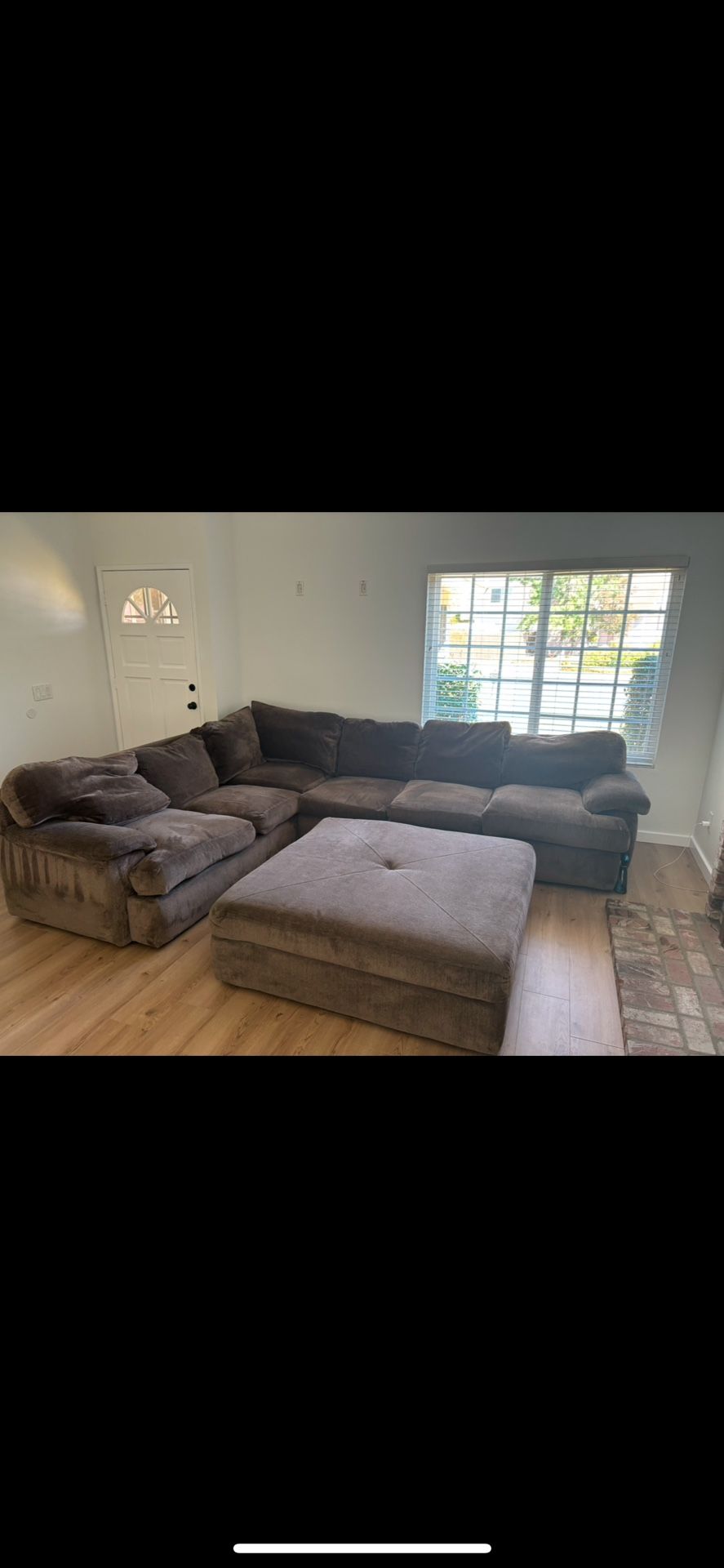 Sectional Couch With Ottoman