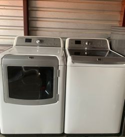 White Maytag Washer And Electric Dryer Matching Set