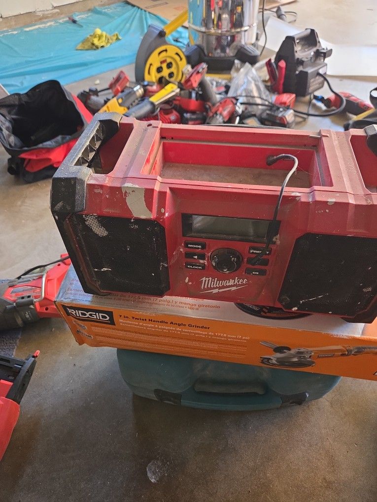 Milwaukee 18 Radio