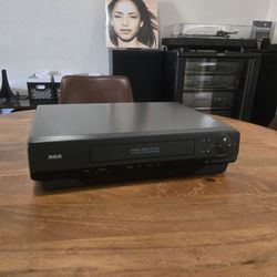 RCA VCR (Model VR501)