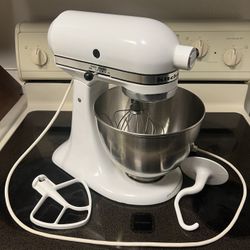 VTG KitchenAid Classic 4.5 Qt Stand Mixer White Bowl Whisk Paddle Tilt Head