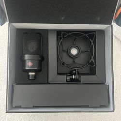 Tlm 103 Black Neumann Studio set  (BARELY USED)